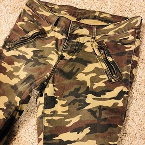 Kut from the Kloth Mia Camo Jeans
